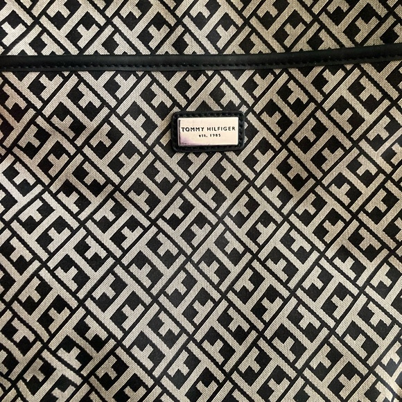 Tommy Hilfiger Purse - Picture 3 of 7